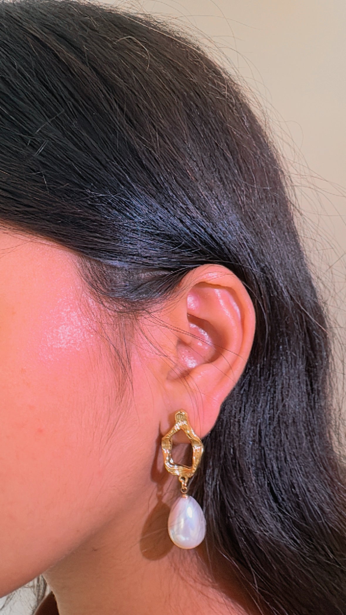 Drift Pearl Earring